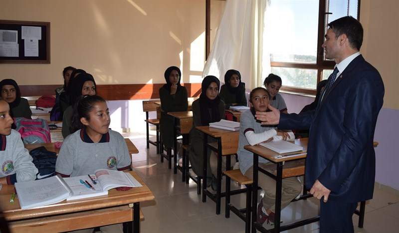 İlçemiz Kaymakamı Metin Esen Çamlıdere Mahallesinde Muhtarlarla Bir Araya Geldi